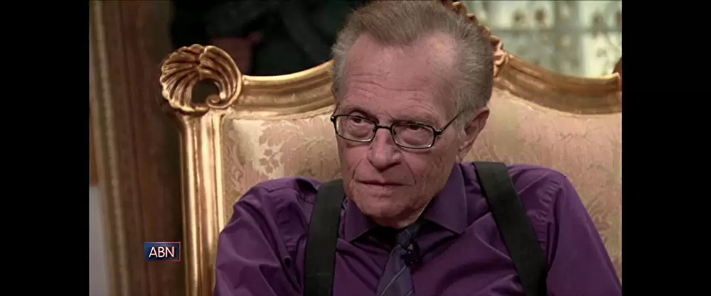 「ディクテーター 身元不明でニューヨーク」ラリー・キングの画像