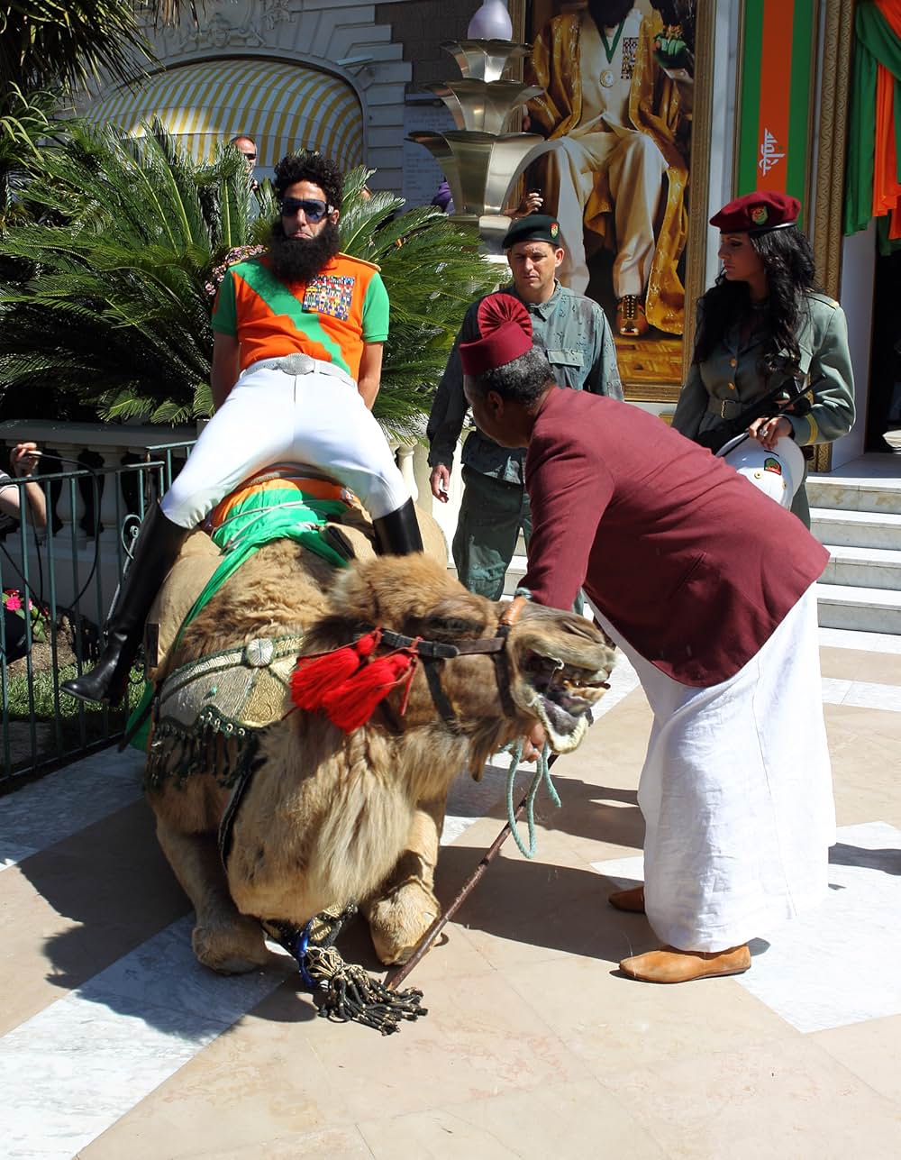 「ディクテーター 身元不明でニューヨーク」の画像