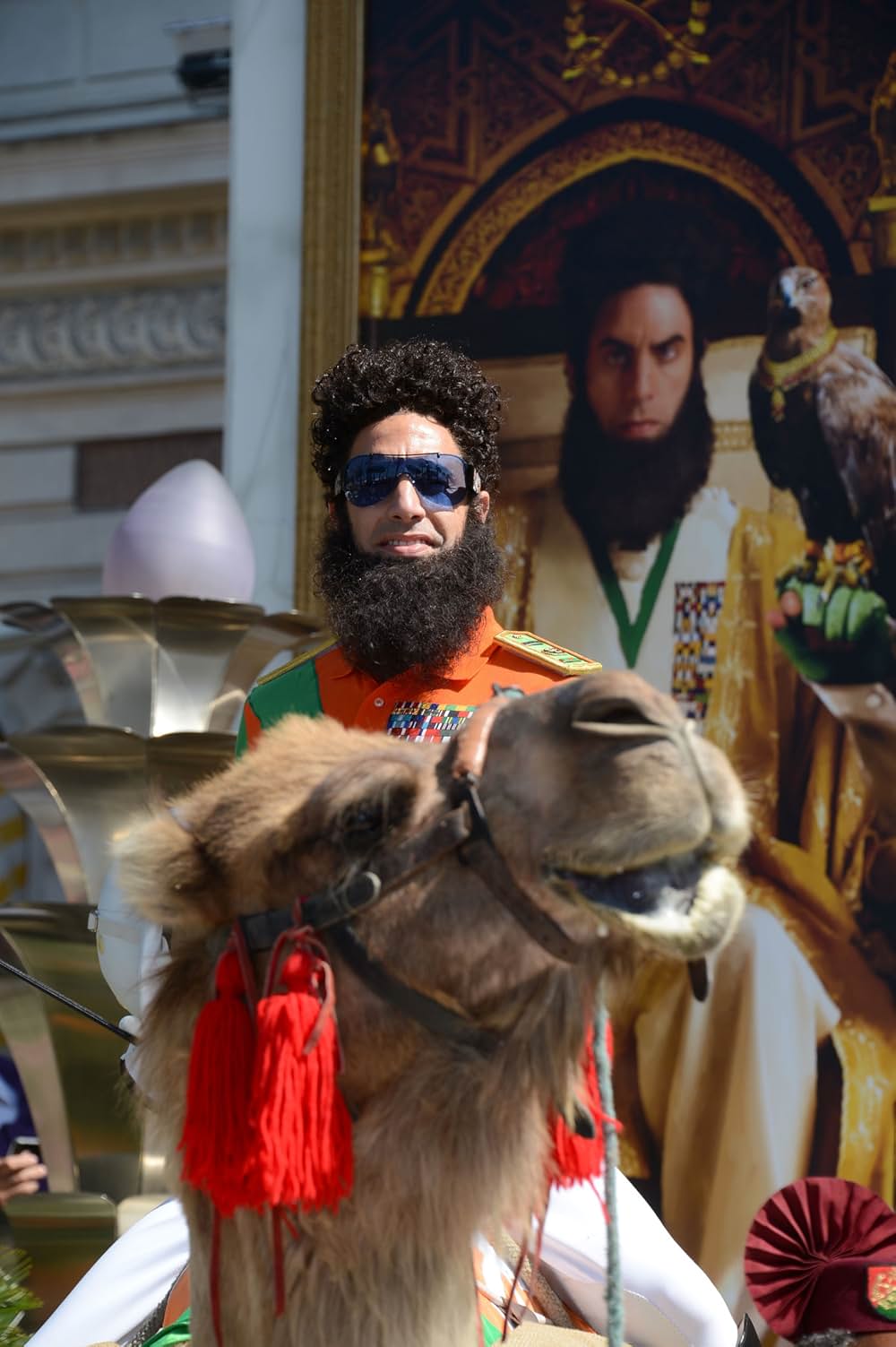 「ディクテーター 身元不明でニューヨーク」の画像