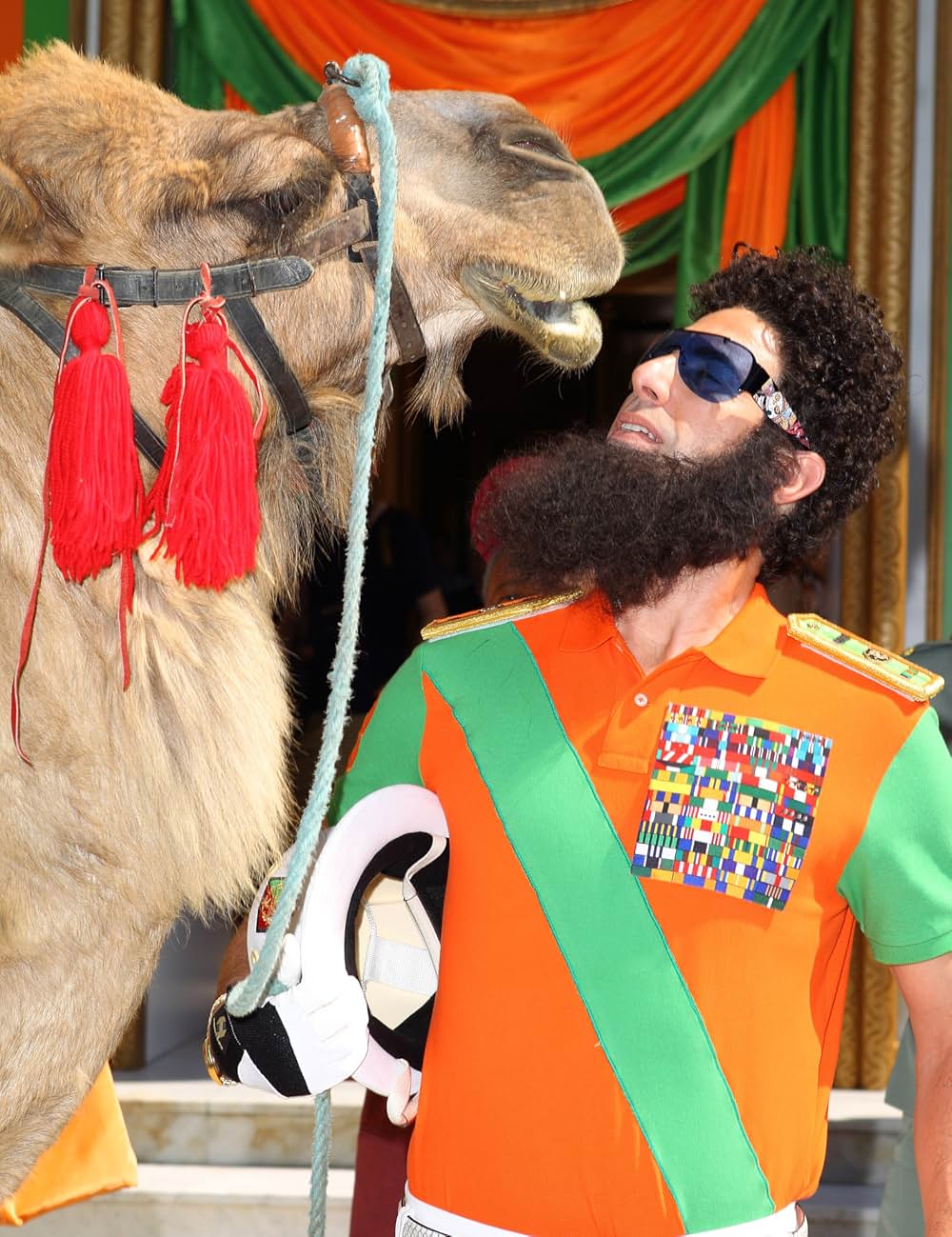 「ディクテーター 身元不明でニューヨーク」の画像