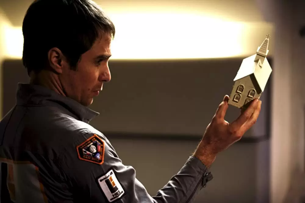 月に囚われた男の画像