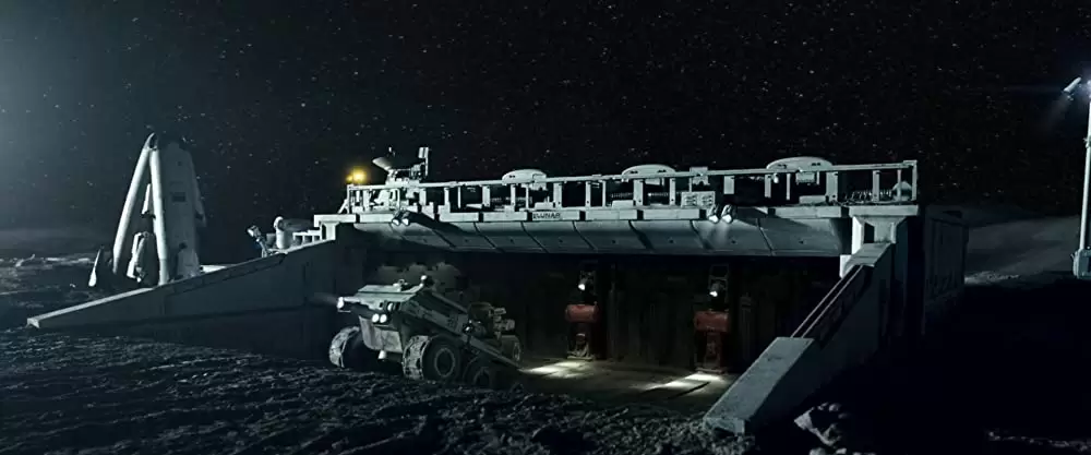 月に囚われた男の画像