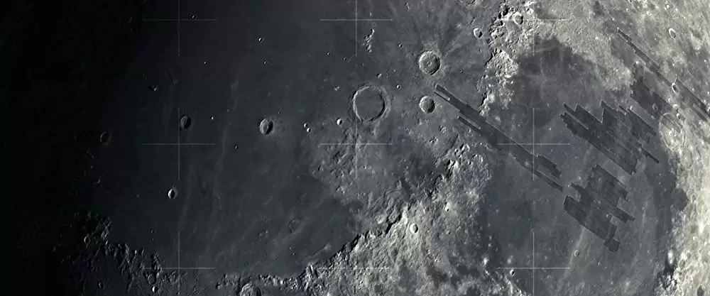 月に囚われた男の画像