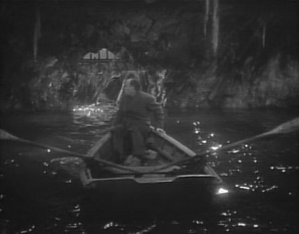 彼女はゴーストの画像