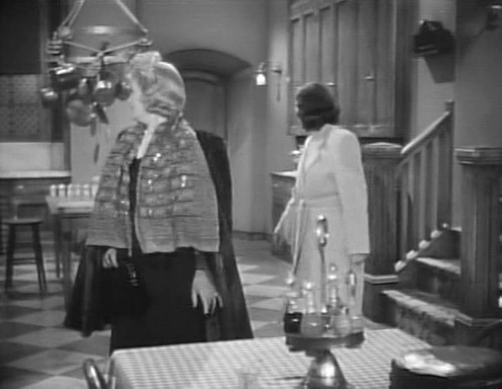 彼女はゴーストの画像