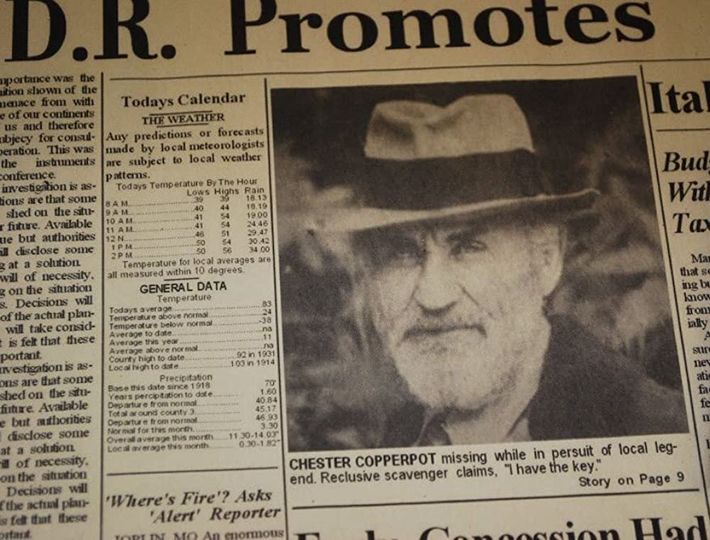 灰色の服を着た男の画像