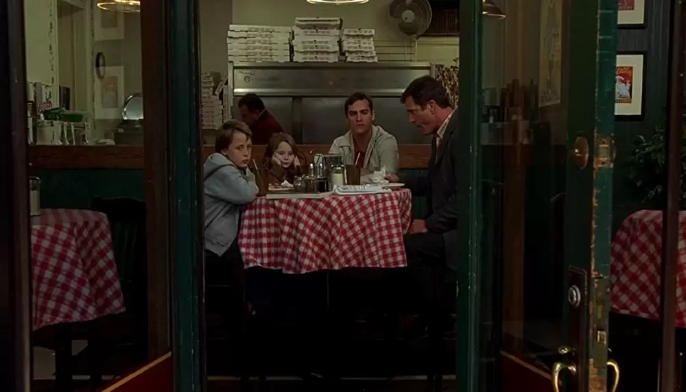 「サイン」メル・ギブソン & ホアキン・フェニックス & ローリー・カルキン & アビゲイル・ブレスリンの画像