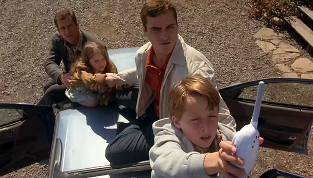 「サイン」メル・ギブソン & ホアキン・フェニックス & ローリー・カルキン & アビゲイル・ブレスリンの画像