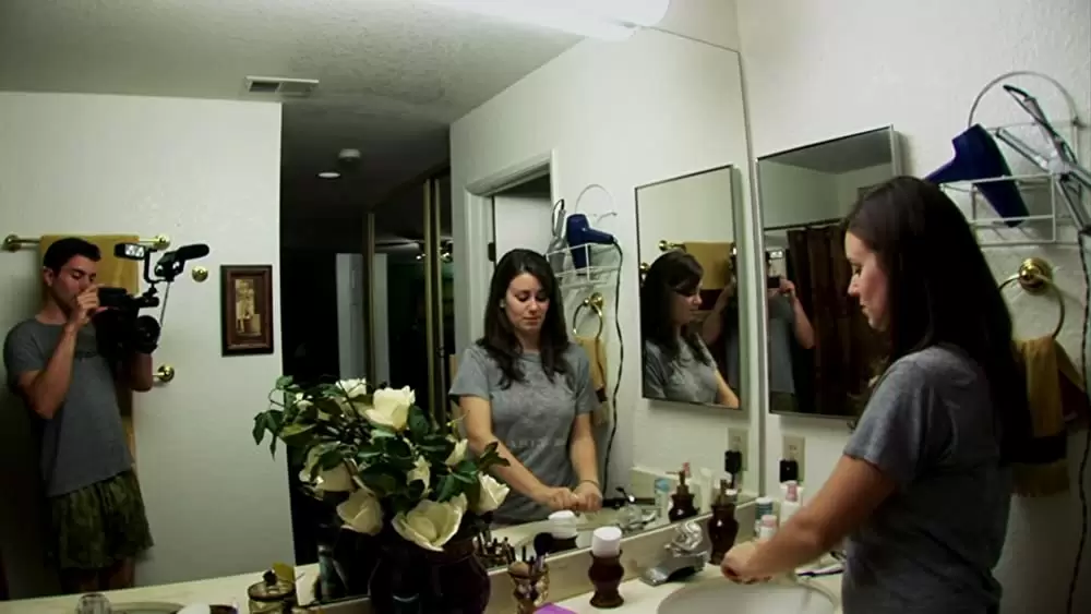 「パラノーマル・アクティビティ」ケイティ・フェザーストン & ミカ・スロートの画像