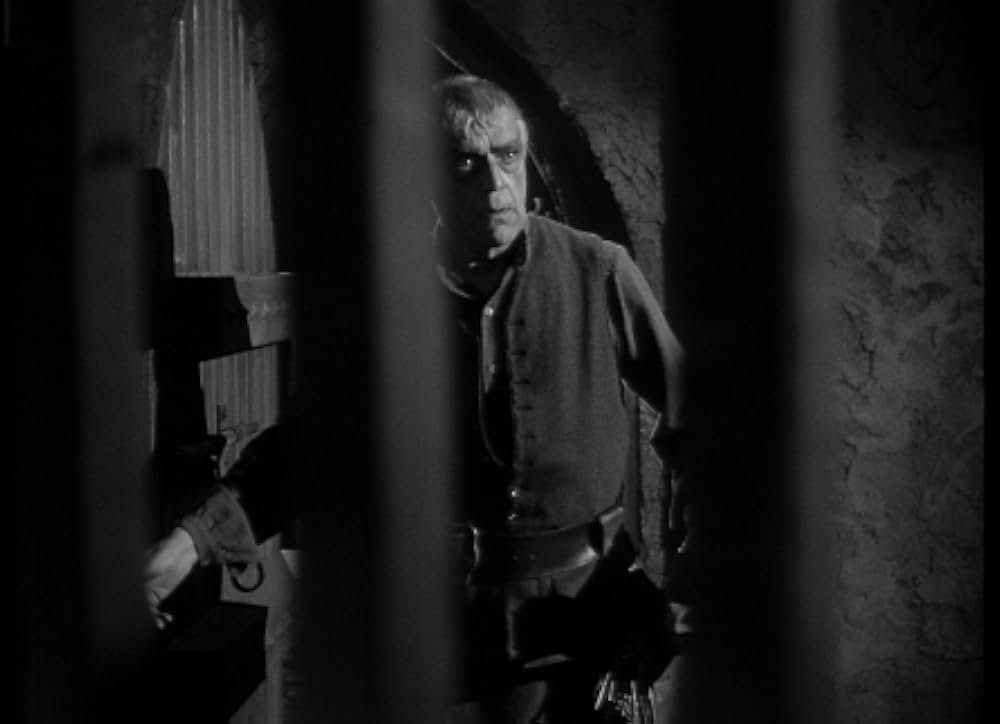 奇妙な扉の画像