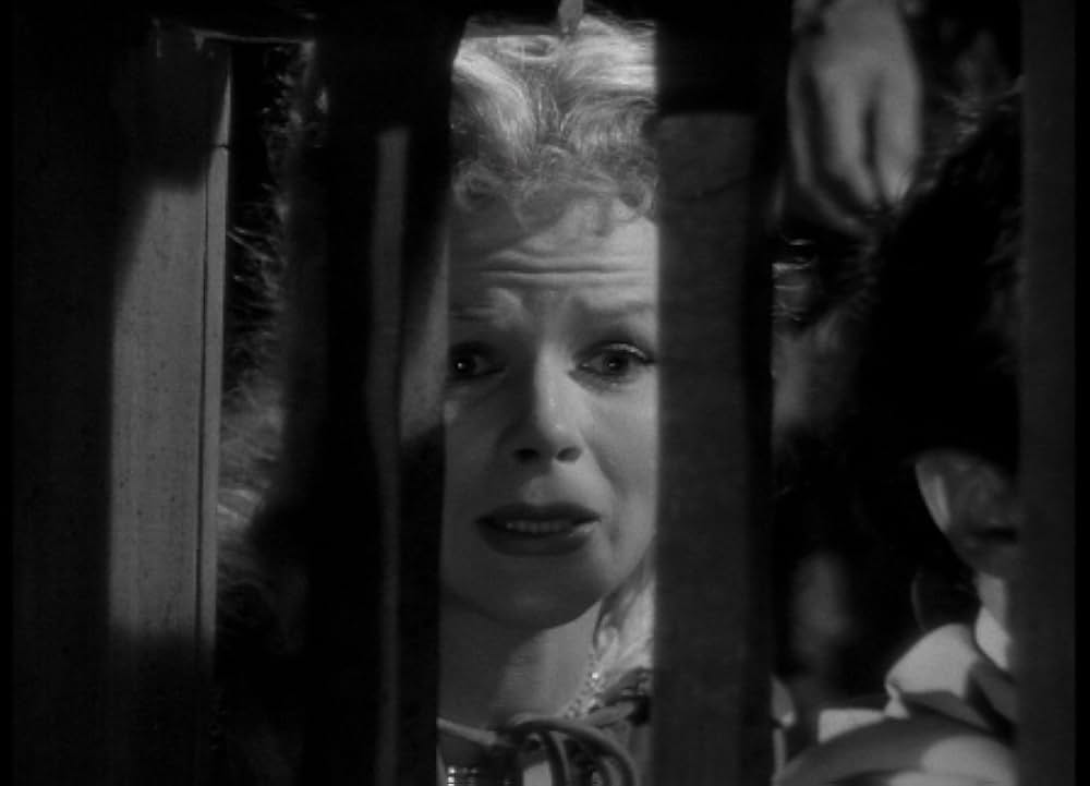 奇妙な扉の画像