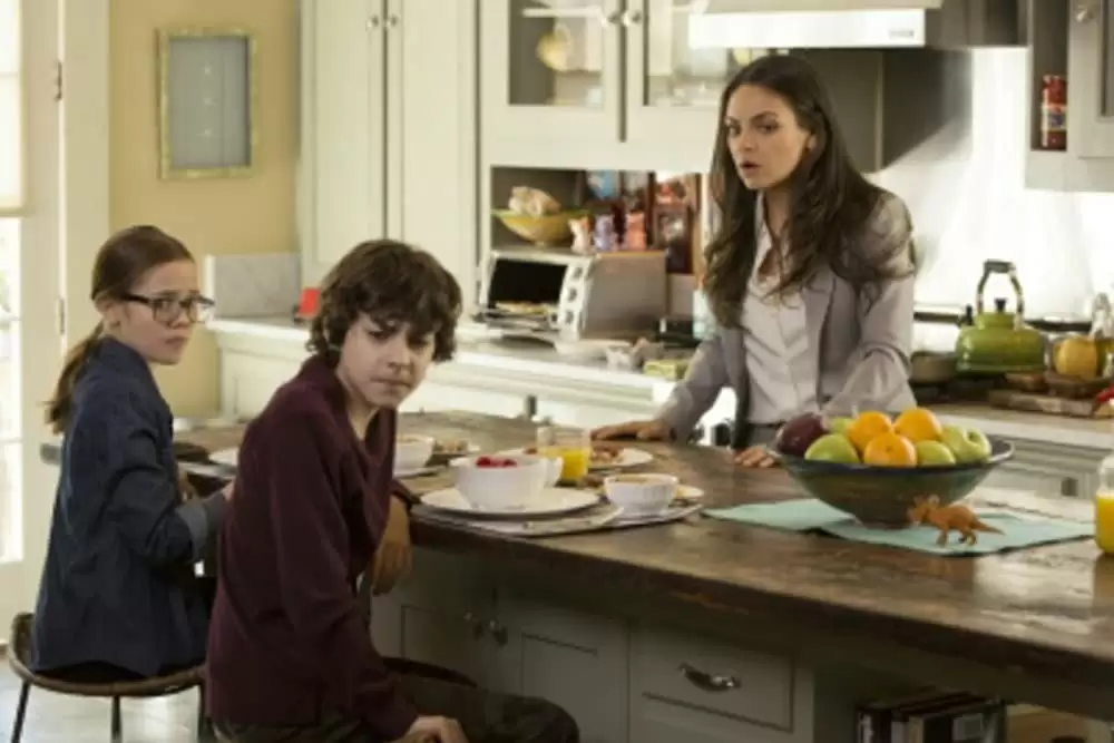 「バッドママ」ミラ・クニス & エムジェイ・アンソニー & ウーナ・ローレンスの画像