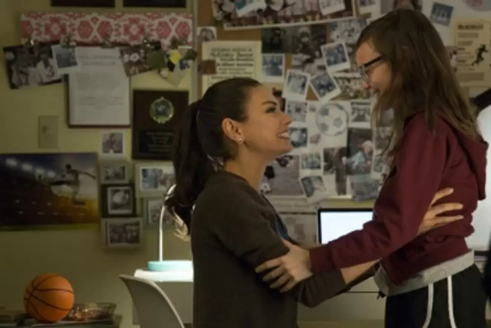 「バッドママ」ミラ・クニス & ウーナ・ローレンスの画像