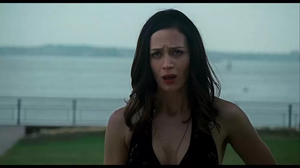 「アジャストメント」エミリー・ブラントの画像