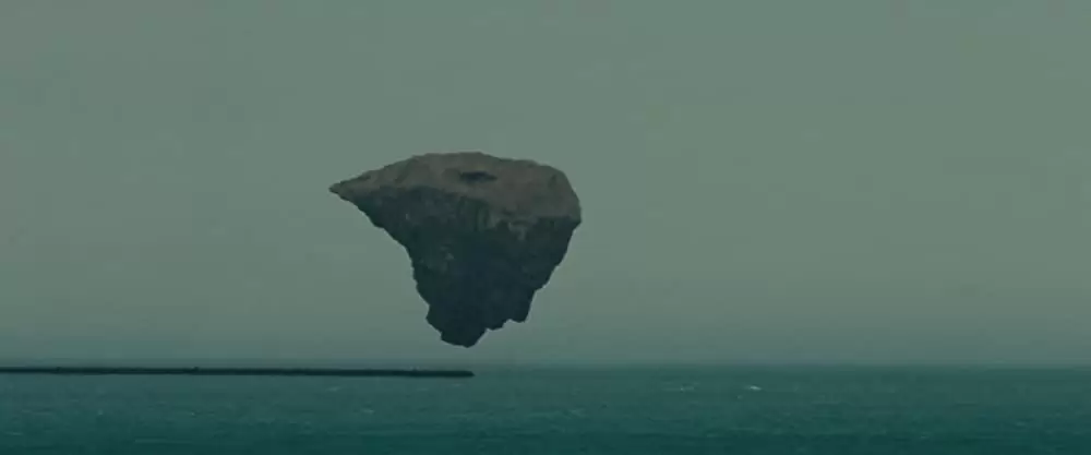 囚われた国家の画像