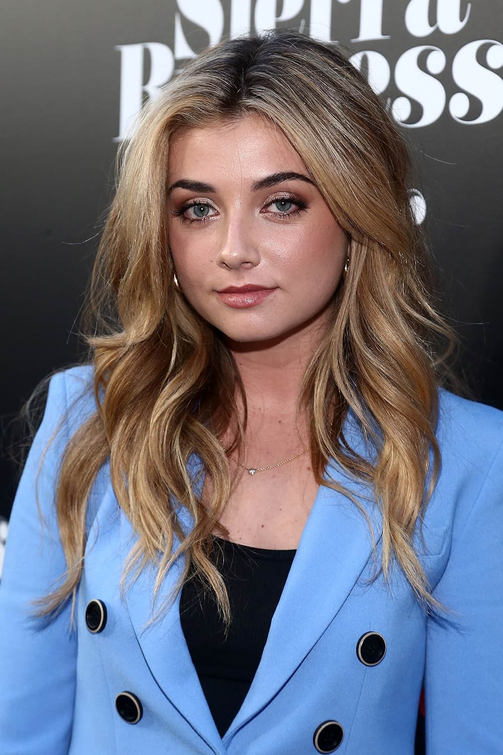 シエラ・バージェスはルーザーの画像