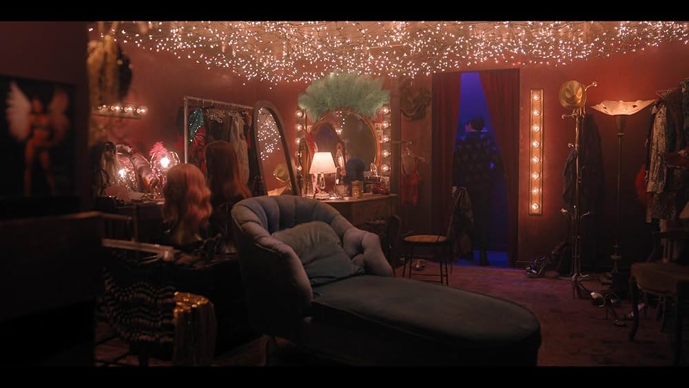 LOVE HURTS／ラブ・ハーツの画像