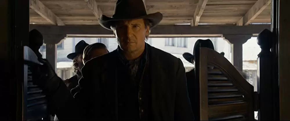 「荒野はつらいよ アリゾナより愛をこめて」リーアム・ニーソンの画像