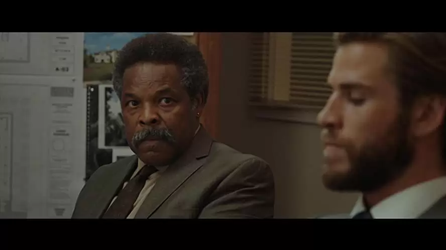 「ロマンティックじゃない？」Raymond Anthony Thomas & リアム・ヘムズワースの画像