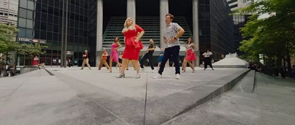 「ロマンティックじゃない？」レベル・ウィルソン & アダム・ディバインの画像