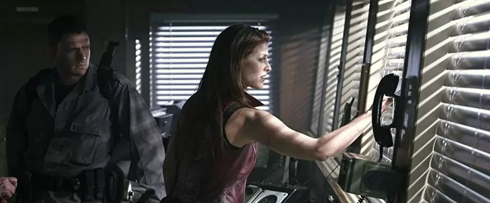 「バイオハザード IV アフターライフ」アリ・ラーター & ウェントワース・ミラーの画像