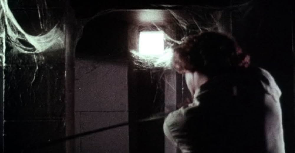 エッグシェルズ（原題）の画像