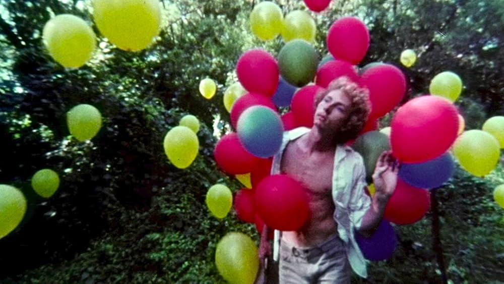 エッグシェルズ（原題）の画像