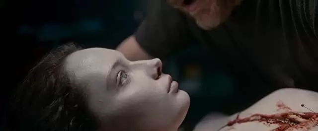 「ジェーン・ドウの解剖」ブライアン・コックス & Olwen Catherine Kellyの画像