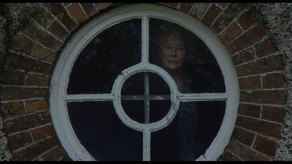 Don't Leave Home（原題）の画像