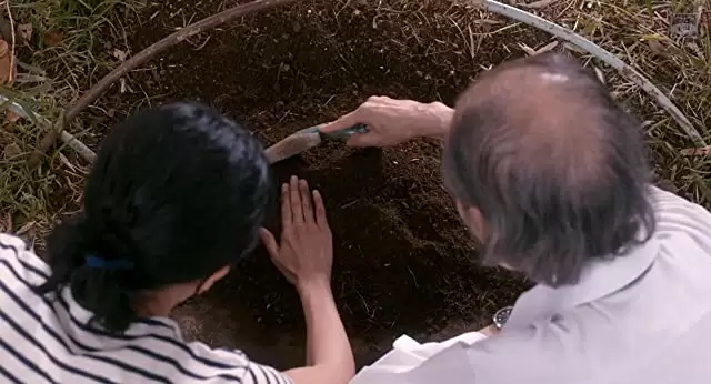 家に帰ると妻が必ず死んだふりをしています。の画像