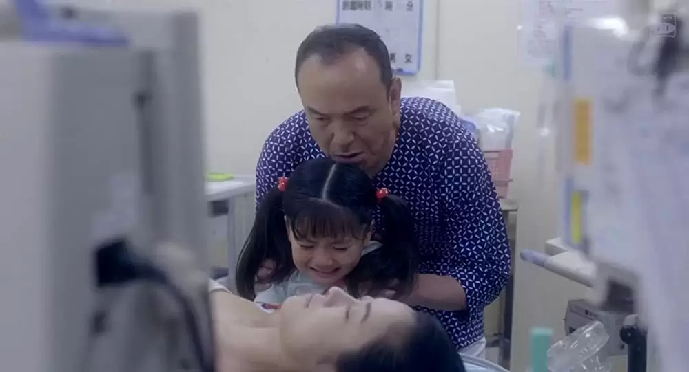 家に帰ると妻が必ず死んだふりをしています。の画像