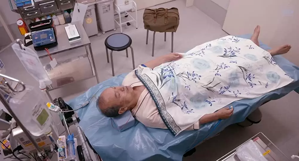 家に帰ると妻が必ず死んだふりをしています。の画像