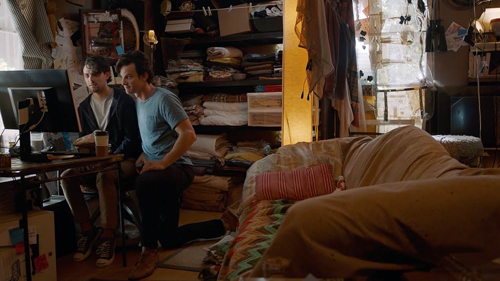 デルージョン 画面の向こうの女に憑りつかれた男の画像