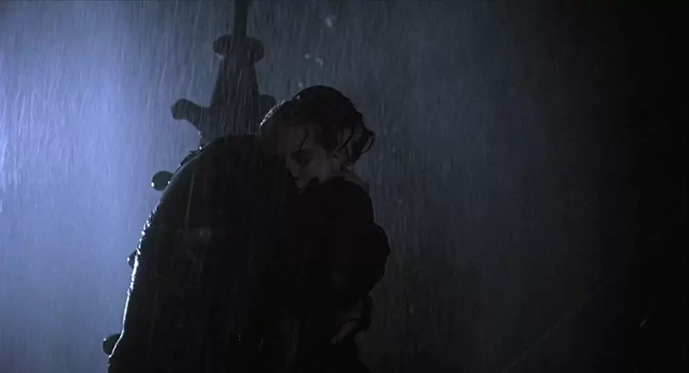 「クロウ／飛翔伝説」ブランドン・リー & Rochelle Davisの画像