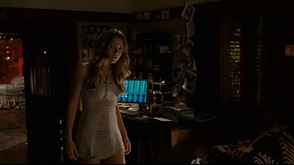 「ディスタービア」サラ・ローマーの画像