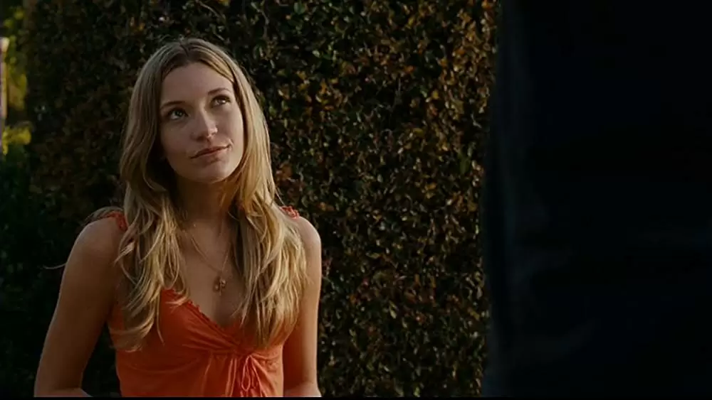 「ディスタービア」サラ・ローマーの画像