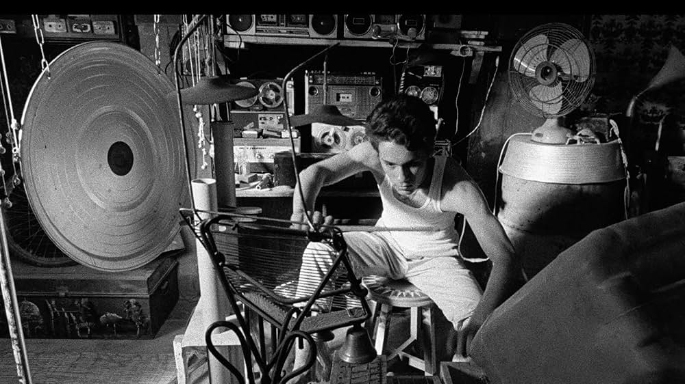 イースト・オブ・ヌーンの画像