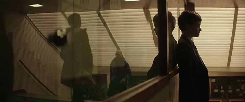 「怪物はささやく」ルイス・マクドゥーガルの画像