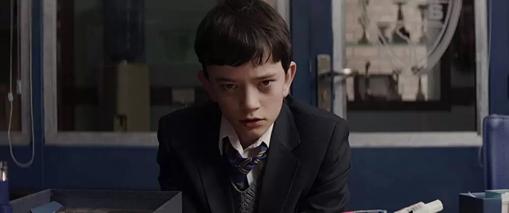 「怪物はささやく」ルイス・マクドゥーガルの画像