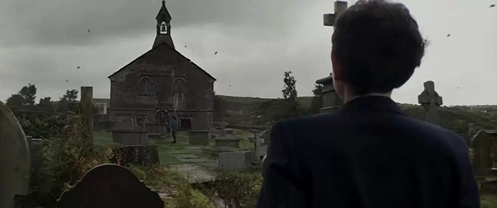 「怪物はささやく」フェリシティ・ジョーンズ & ルイス・マクドゥーガルの画像