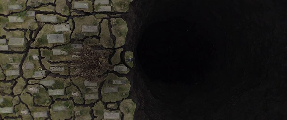 怪物はささやくの画像