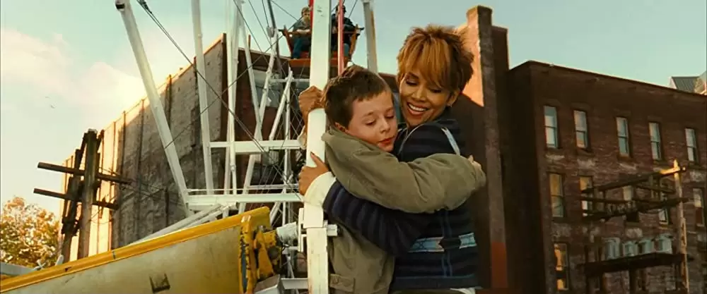 「キャットウーマン」ハル・ベリーの画像