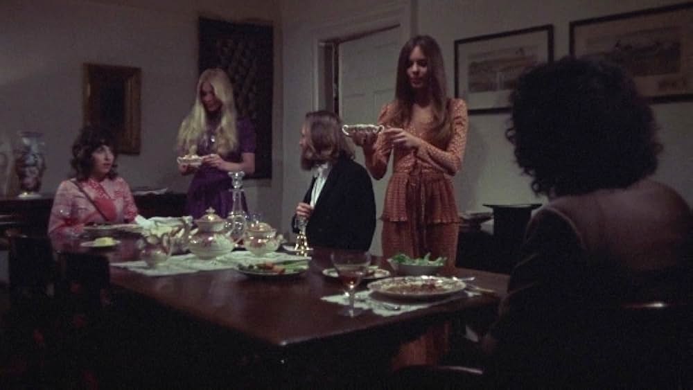 Cannibal Girls（原題）の画像