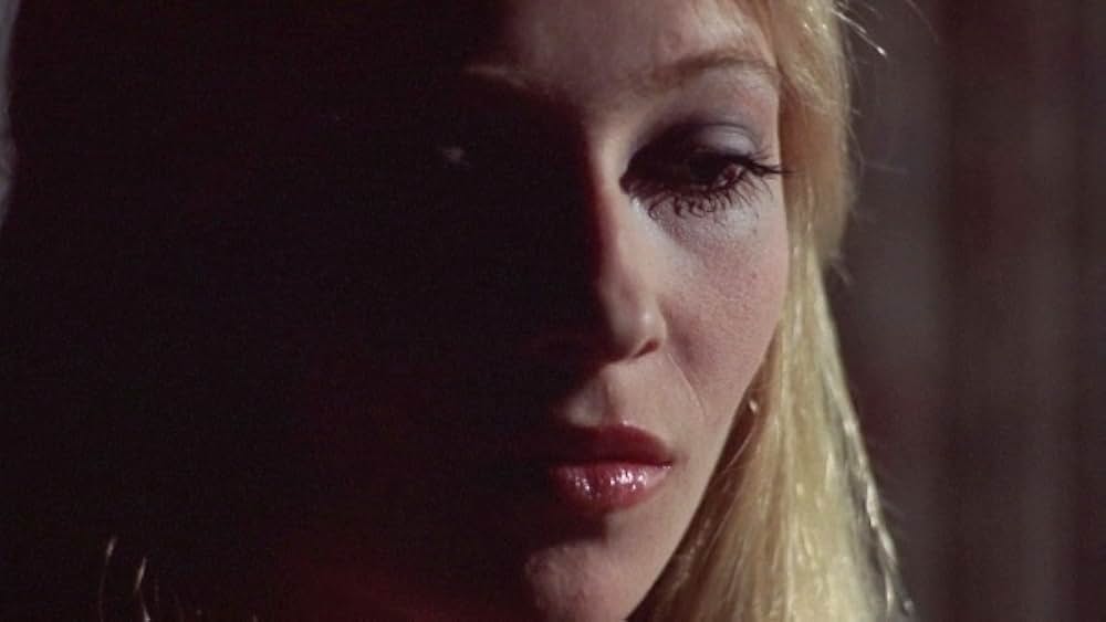 Cannibal Girls（原題）の画像