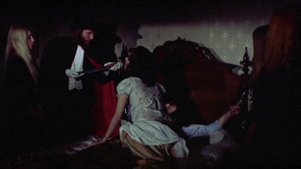 Cannibal Girls（原題）の画像