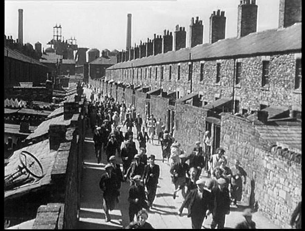 The Stars Look Down（原題）の画像