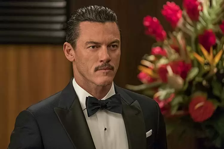 「マーダー・ミステリー」ルーク・エバンスの画像
