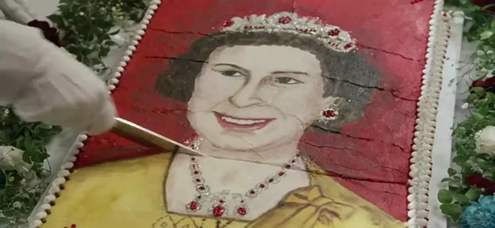 裸の銃を持つ男の画像