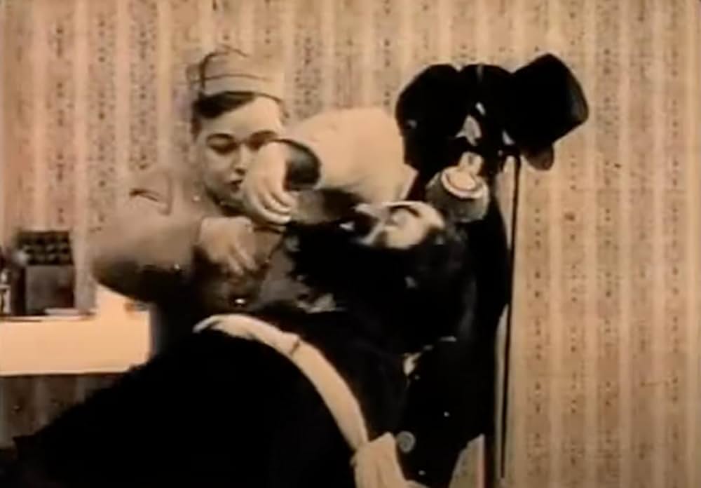 デブ君の給仕の画像