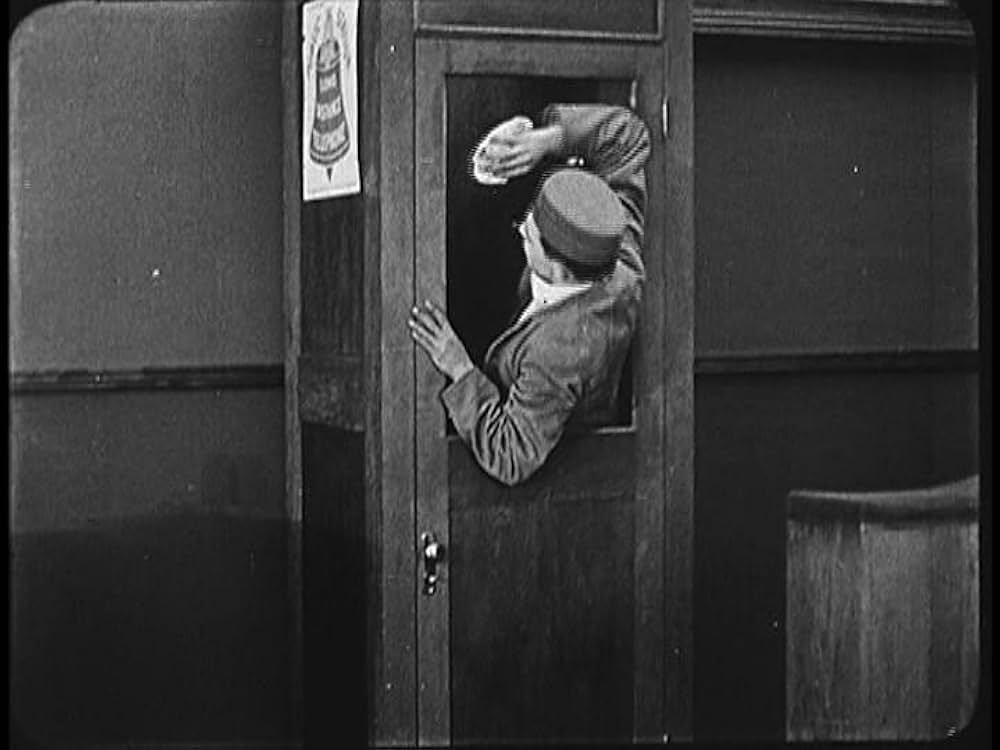 デブ君の給仕の画像